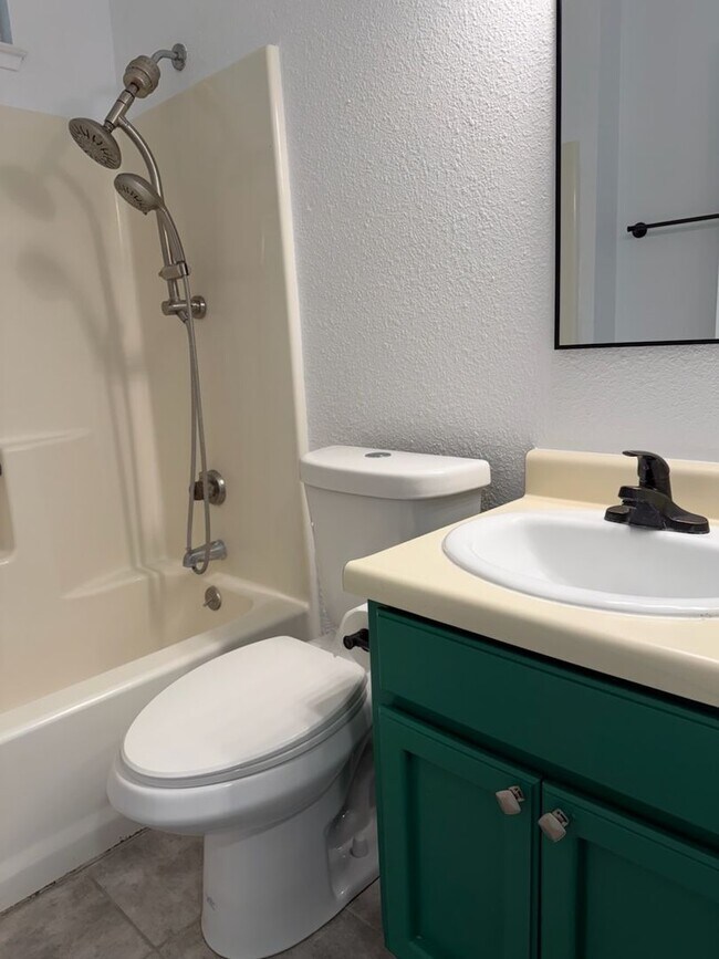 Building Photo - 204 W Robertson Rd