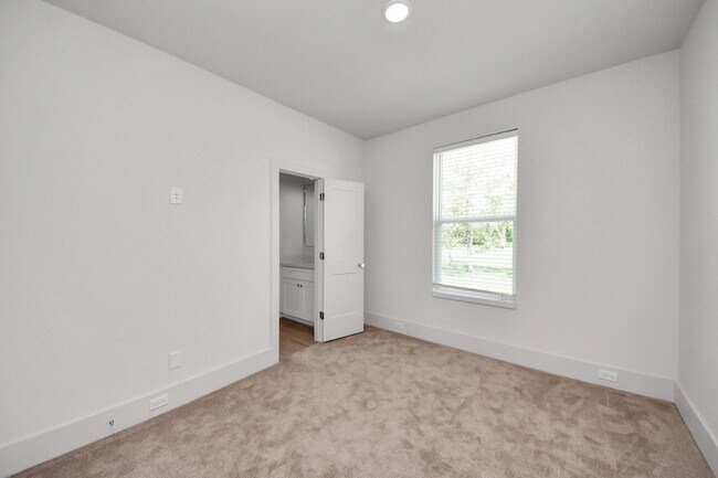 Building Photo - 1041 Glen Avenue