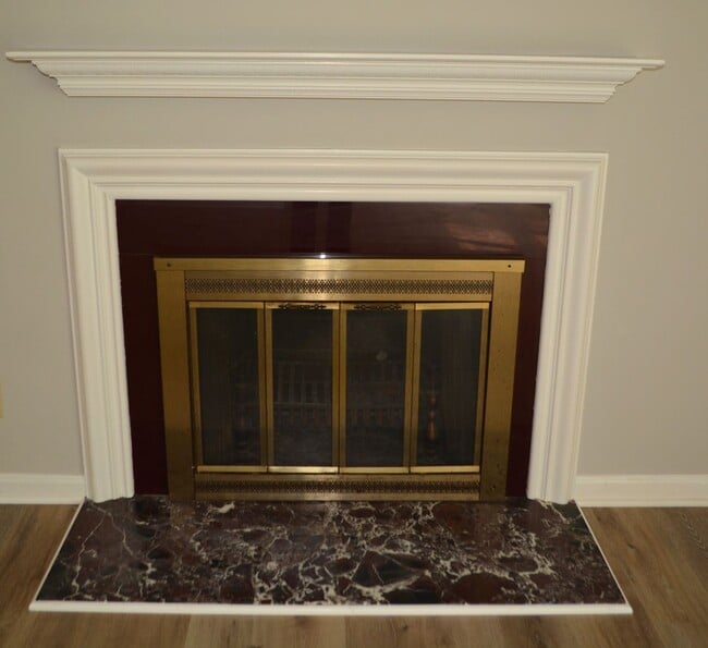 Building Photo - Charming 2-Bedroom Home in Fairview Park