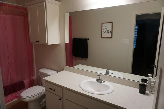 Building Photo - 2103 9th St