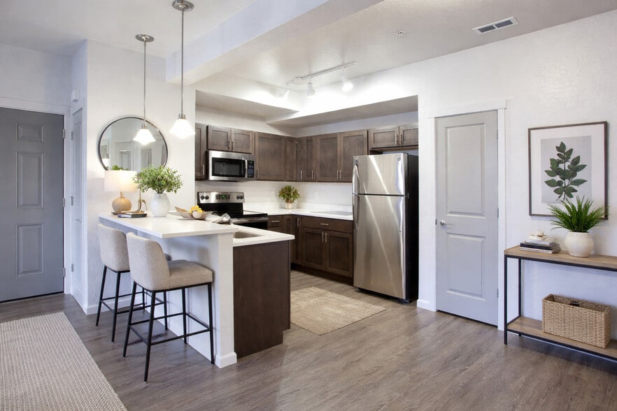 Building Photo - Legacy Villas