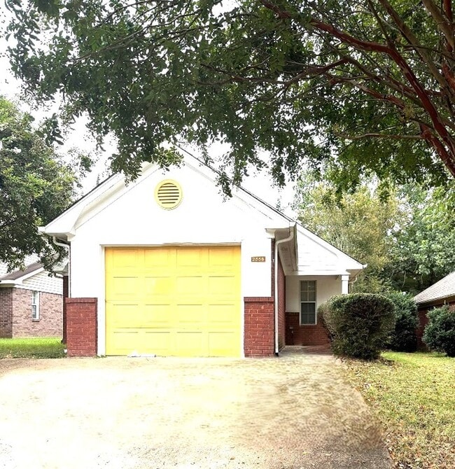 Building Photo - 2558 Arlington St