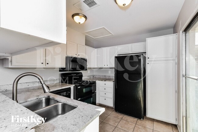 Building Photo - 2359 Los Feliz St