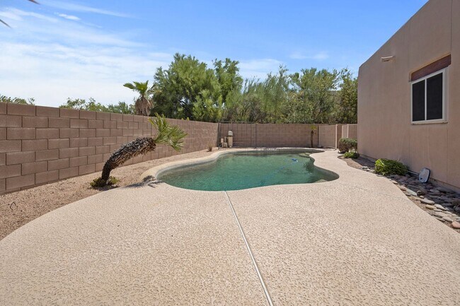Building Photo - Santa Fe Home in Silverado Hills with Pool!