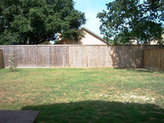 Building Photo - Newer 4 bedroom house off Old Hammond