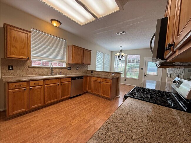 Building Photo - 4614 Russett Pl S