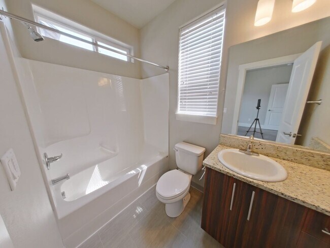 Building Photo - Greek Street Townhomes (335)