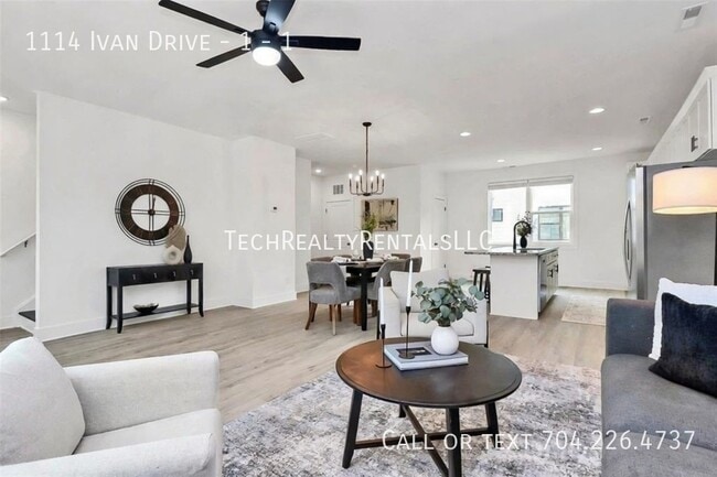 Building Photo - 1114 Ivan Dr