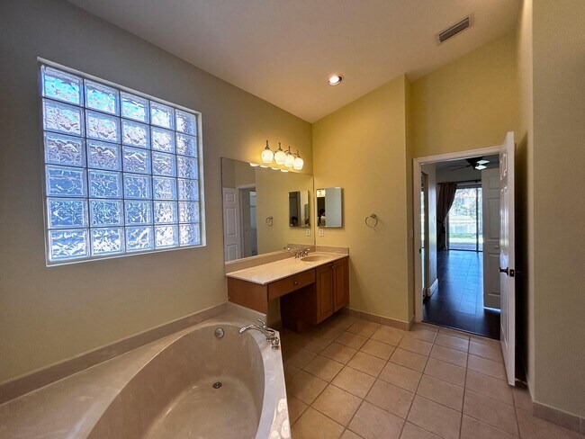 Building Photo - 7458 Via Luria