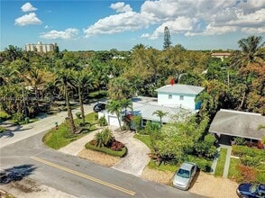 Building Photo - 801 NE 17th St