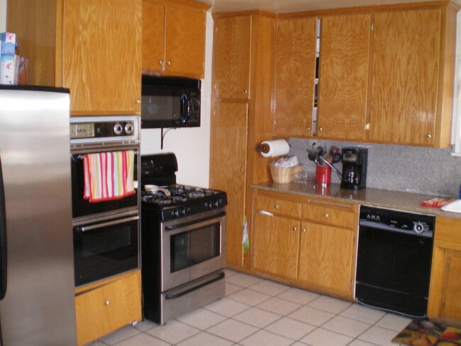 kitcehn - 25223 Western Ave