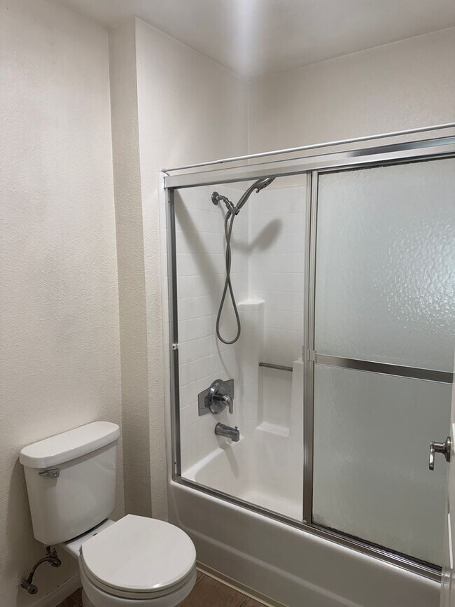 Building Photo - 2 bedroom 1 bathroom condo in Mirabella Point