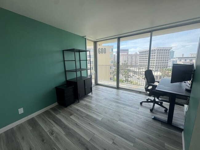 Building Photo - High-Rise Long Beach Condo with Ocean Views, Huge Balcony and Parking