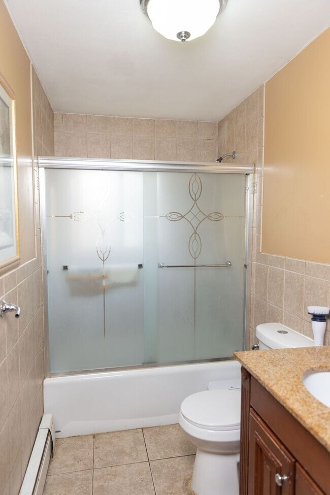 Building Photo - Sophisticated 4 bedroom Home in Coram for rent.