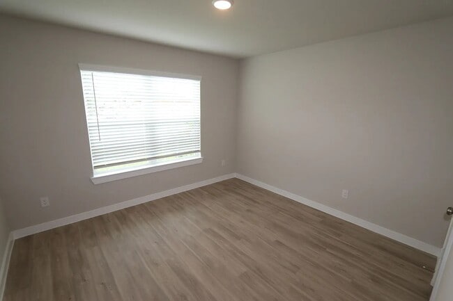 Building Photo - 4961 Perennial Ln