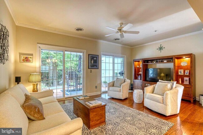 Building Photo - 28463 Pinehurst Cir
