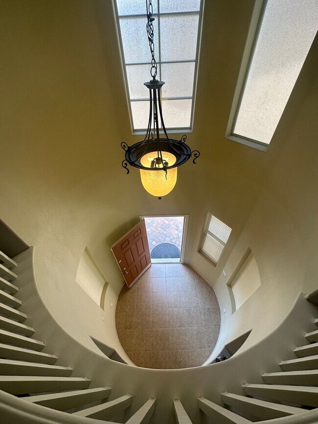 Building Photo - *$500 OFF 1ST MONTHS RENT. MUST MOVE IN BY...