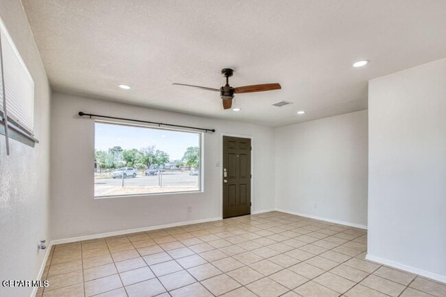 Building Photo - 5700 Edinburg Dr