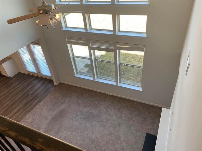 Building Photo - 5650 Mirror Lake Dr