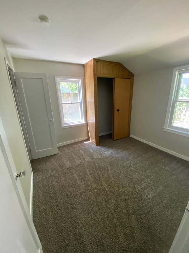 Building Photo - Great 2 Bed home