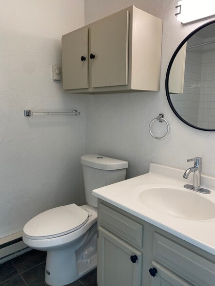 bathroom 2 - 944 E 5th Ave