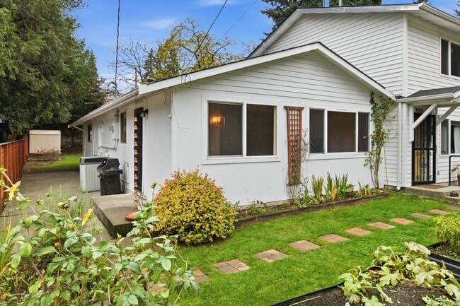 Building Photo - Arbor Lake Duplex unit for lease in private setting