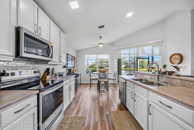 Building Photo - 1785 Ficus Point Dr