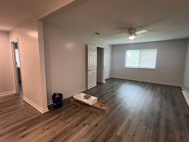 Building Photo - Newly renovated 2 bedroom on Barber St.!