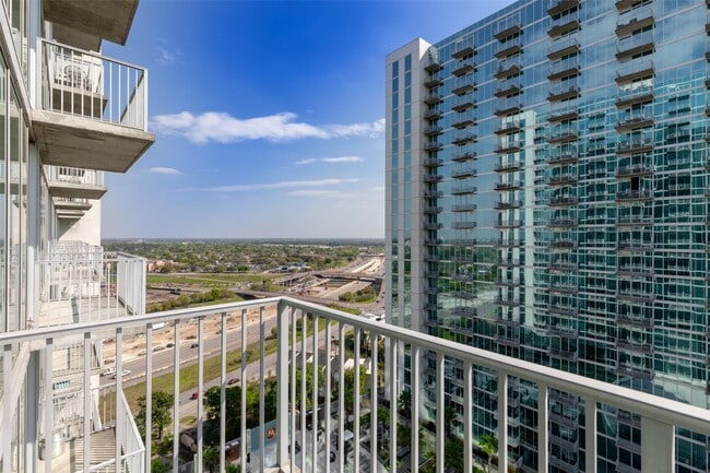 Building Photo - 5925 Almeda Rd