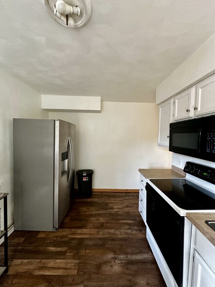 Building Photo - 4011 David Rd