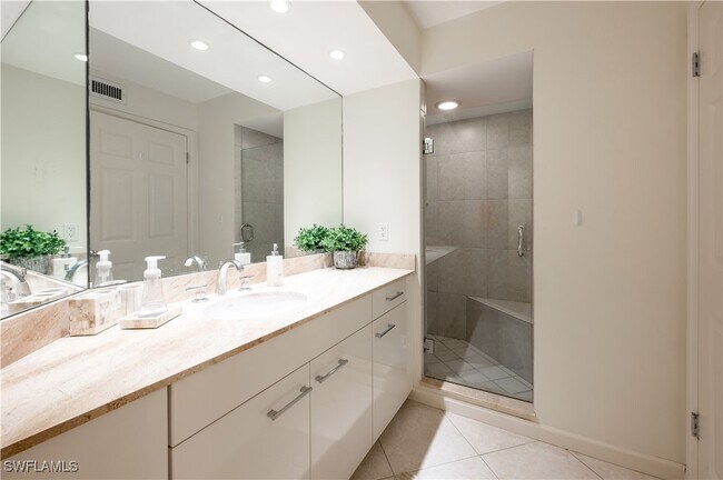 Building Photo - 4551 Gulf Shore Blvd N