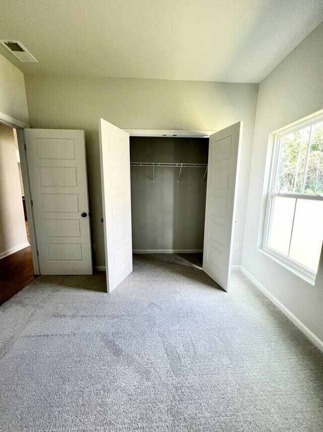 Building Photo - FOUR Bedrooms! SUPREME location! Move in ready!