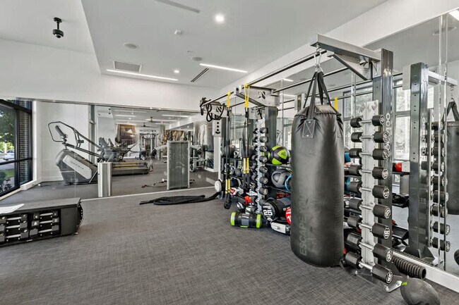 Building Photo - 205 S Kings Dr