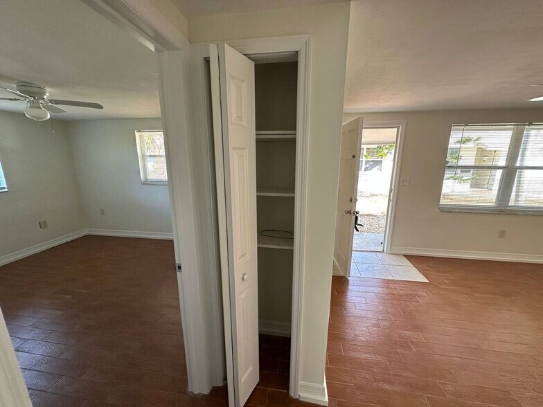 Building Photo - 453 90th Ave N