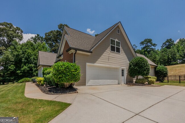 Building Photo - 120 Rosebay Ln