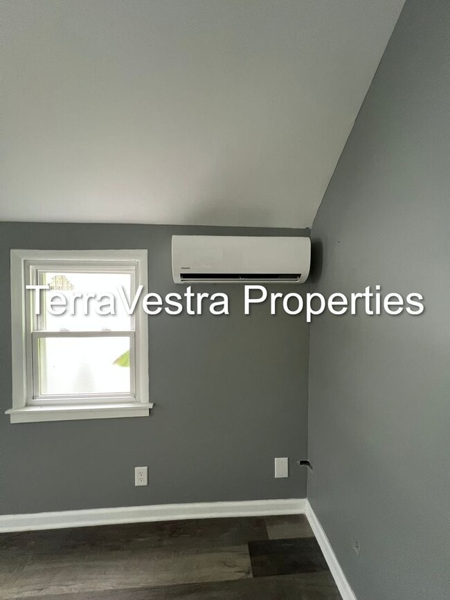 Building Photo - 3 Bed in Williamstown! Eligible for $500 S...