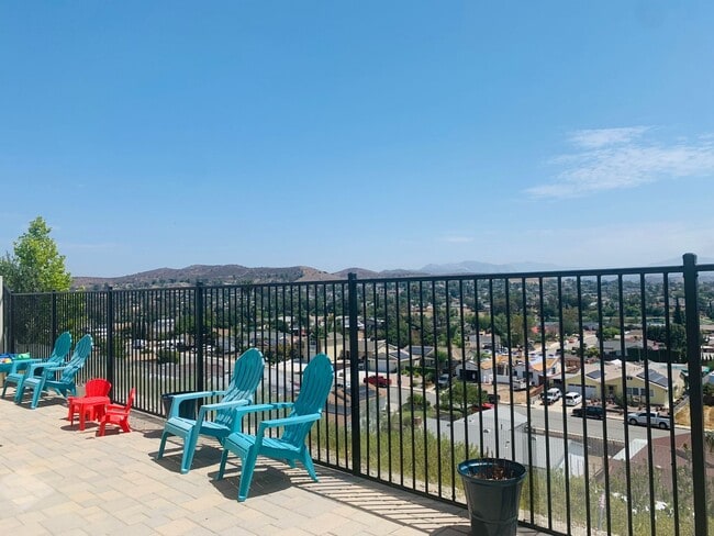 Building Photo - Welcome home to this stunning, recently constructed 4 bedrooms, 3-bath house in the desirable Wes...