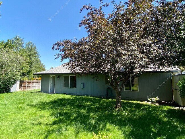 Building Photo - 61875 Avonlea Cir