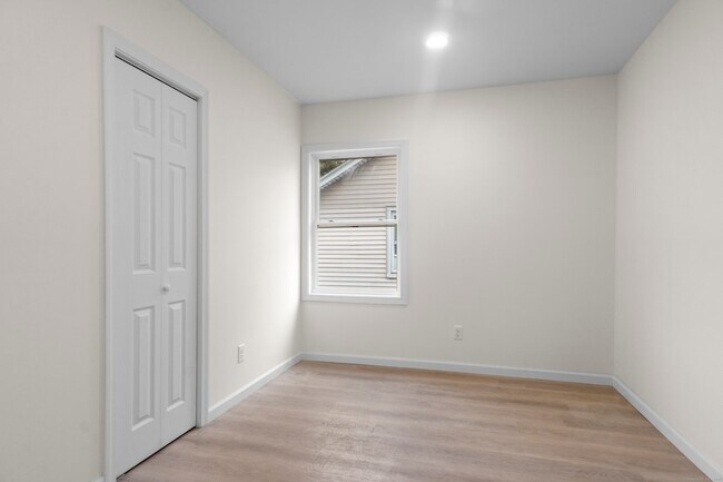 Building Photo - 3 James St