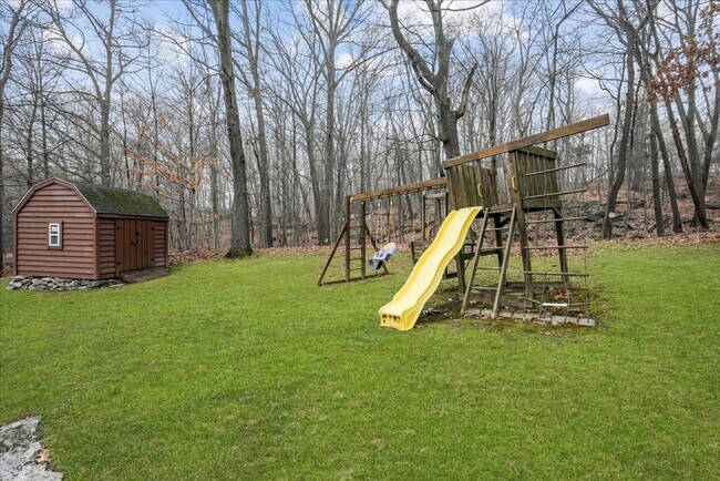 Building Photo - 338 Clove Rd