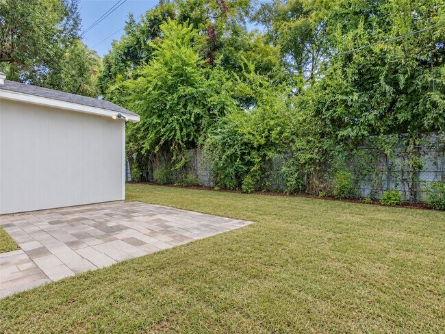 Building Photo - 4223 Oak Shadows Dr