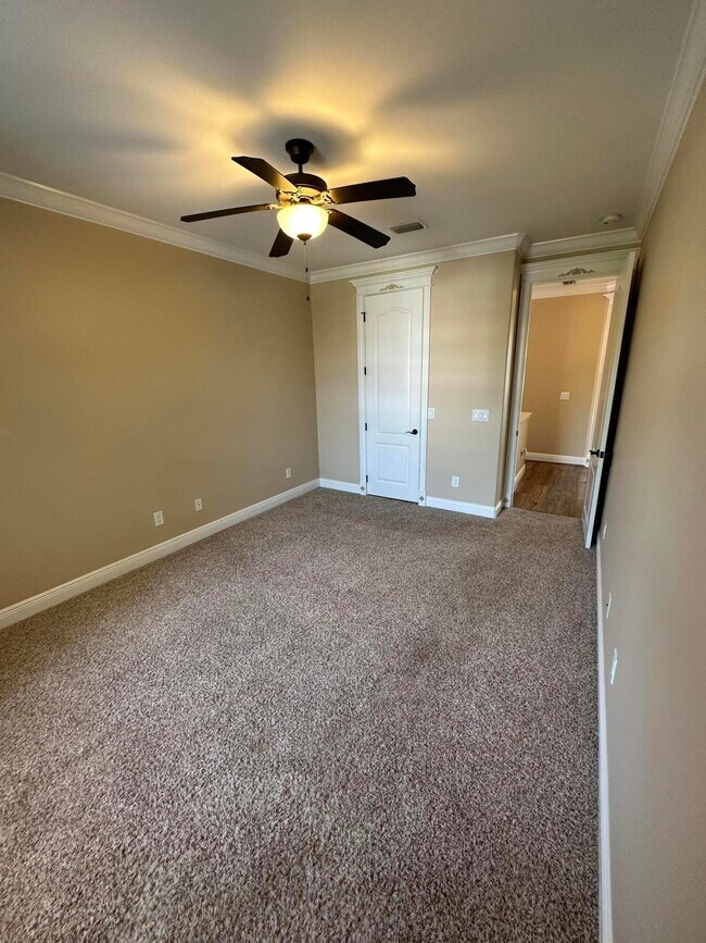 Building Photo - 231 Calusa Blvd