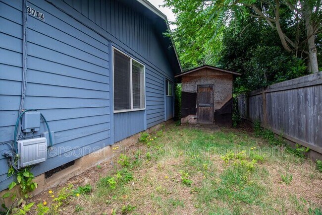 Building Photo - 3704 R St