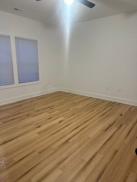 Building Photo - 420 Sloop St