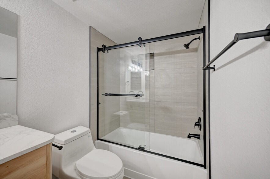 Building Photo - 2300 E Silverado Ranch Blvd