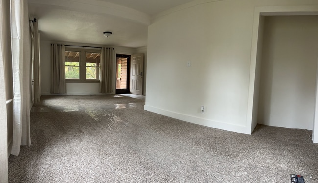 Building Photo - 1402 Warren St