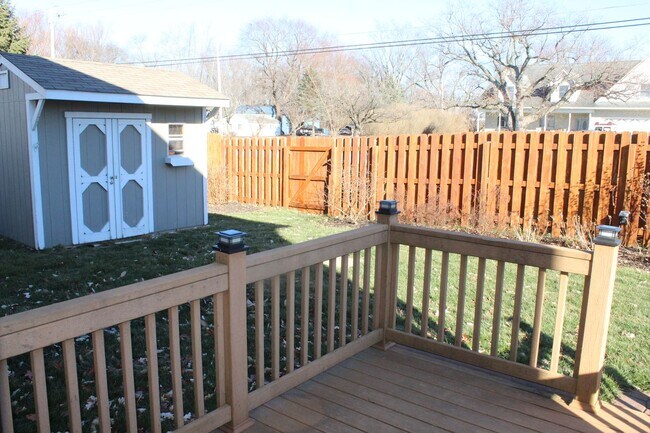 Building Photo - Beautiful 4 BR w/fenced yard in Brownsburg!