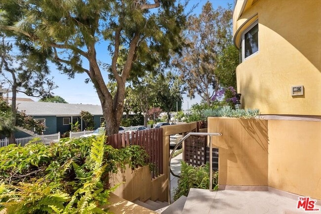 Building Photo - 2301 10th St