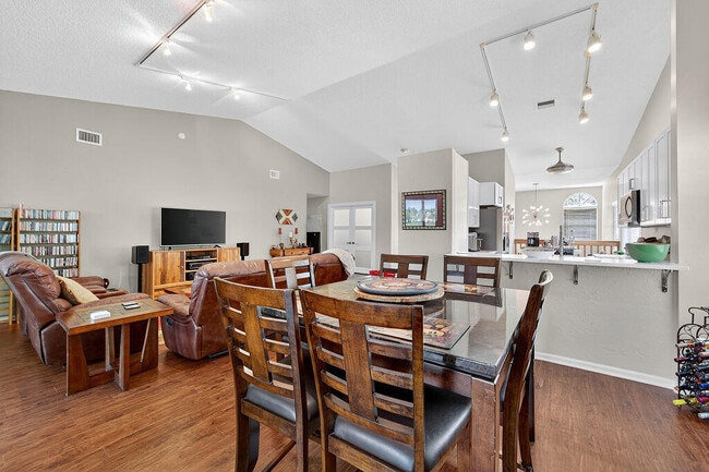 Building Photo - 9673 Shadybrook Dr