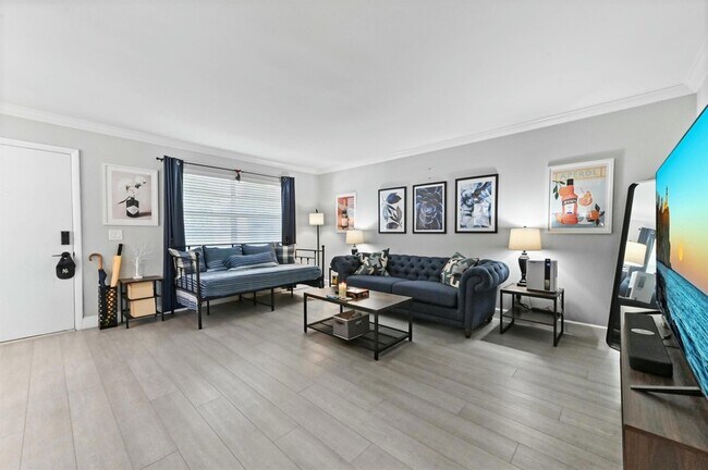 Building Photo - 279 Normandy Ln